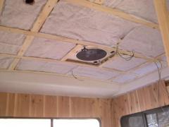 ceiling with ribs and insulation